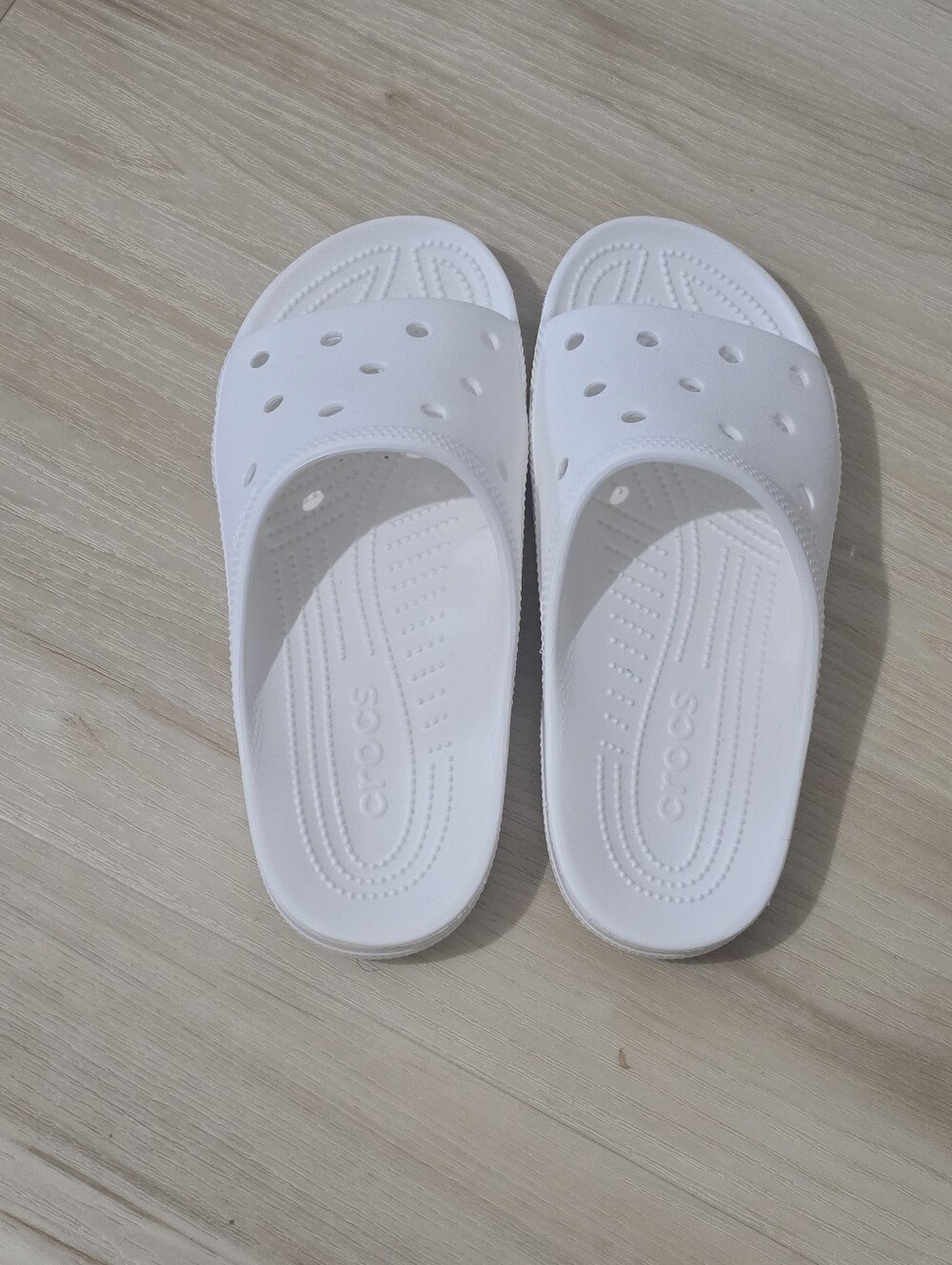 CROCS Classic White Slide Sandals - Picture 3 of 5